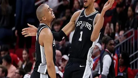 [中超焦点]卡扎伊什维利禁区内强力射门，皮球巧折射破门